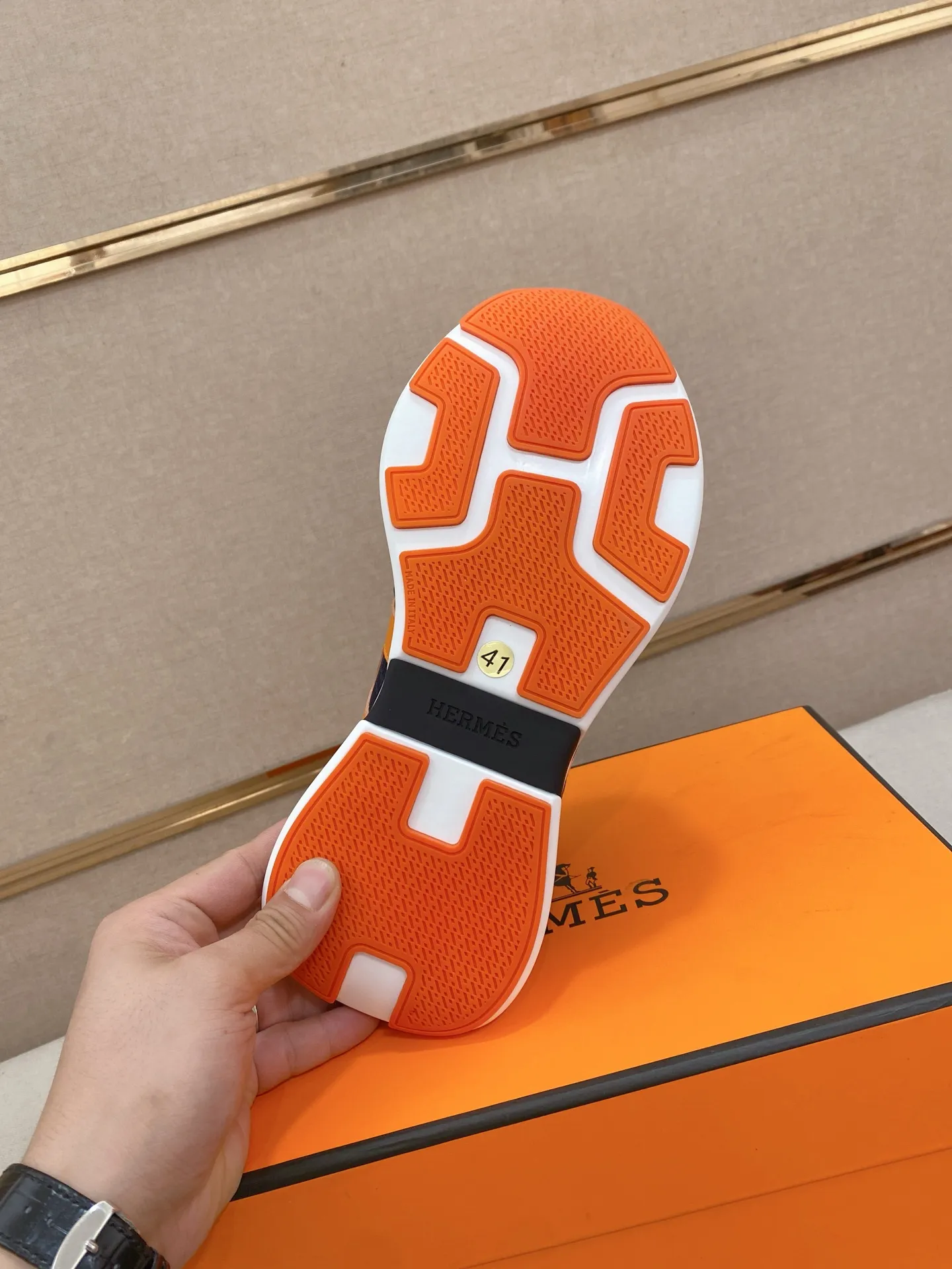 Factory price: 560💰《HERMES》【Classic Original Version】Hermès; Top 🔝 Purchasing Agency 🔍🔍Men's latest 🇺🇸 counters are on sale simultaneously, imported from Italy original ▲▲cowhide ▲▲ (high-end, nobility, class) ) Exquisite workmanship (Italian 🇮🇹 imported water-dyed 🐂 cowhide lining) sole: original sole provided by the original factory, ⚠️exclusive double-layer activity·TPR·rubber·combined molded outsole; super comfortable·wear-resistant·non-slip·environmental protection The real thing is more beautiful if you take the real thing (high quality, follow the order). You can enter and exit the counter at will * Number of yards: 38-44 (45 can be customized and cannot be returned or exchanged)